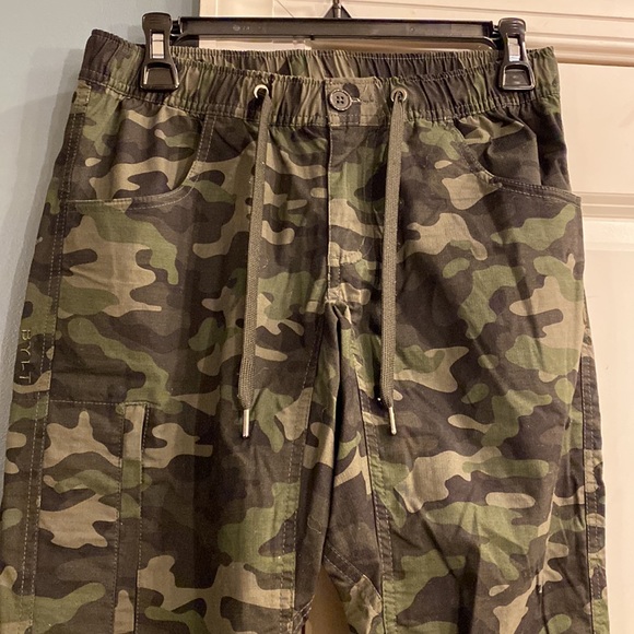 BYLT Weekender Pants Green Camo Small x 30” - Picture 4 of 6